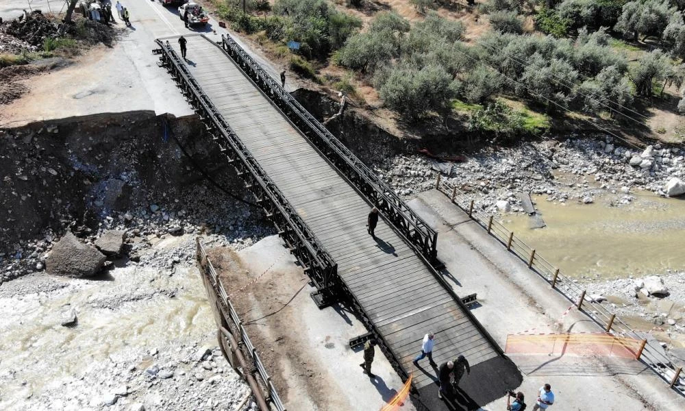 Ας είναι καλά ο στρατός! Κλιμάκιο της ΜΟΜΚΑ του ΓΕΕΘΑ και του Στρατού Ξηράς ολοκλήρωσε την γέφυρα μέσα 30 ώρες στα Καλά Νερά του Πηλίου